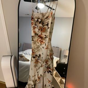 Windsor Ivory Floral Stretchy Midi Dress, size Medium, new w tags